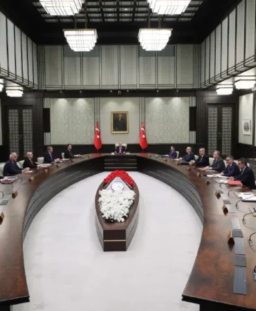 Kabine-Bestepe8217de-toplaniyor-terorsuz-Turkiye-ve-gelismeler-featured