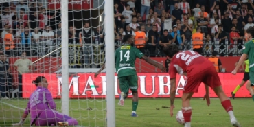 Kelechi-Iheanachodan-Bursaspor-taraftarina-galibiyet-mesaji-featured