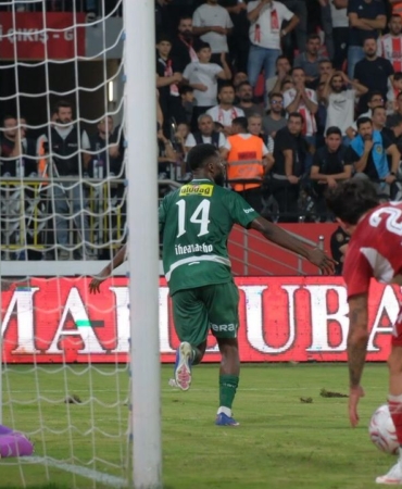 Kelechi-Iheanachodan-Bursaspor-taraftarina-galibiyet-mesaji-featured