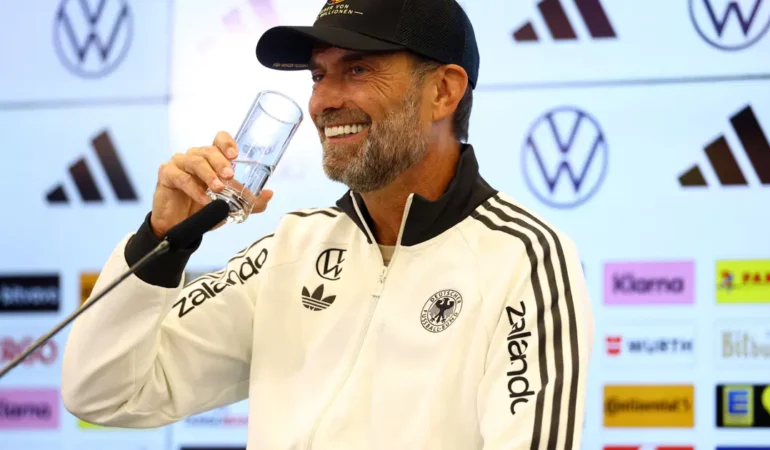 Klopp-Almanya-kampinda-telefon-ve-kuafor-kisitlamasi-getirdi-featured