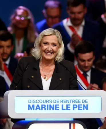Le-Pen-Fransa-Senatosunda-tarihi-esigi-asti-featured