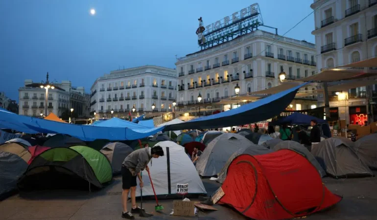 Madridde-100-cadirli-konut-protestosu-buyuyor-featured