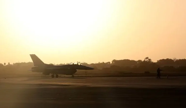 Michiganda-egitim-ucusundaki-F-16-dustu-featured
