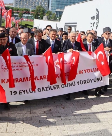 Mustafa-Bakcepinar-Bursadaki-Gaziler-Gunu-torenine-katildi-featured