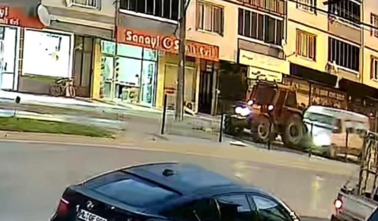 Mustafakemalpasa8217da-panelvan-traktore-carpti-10-yarali-featured