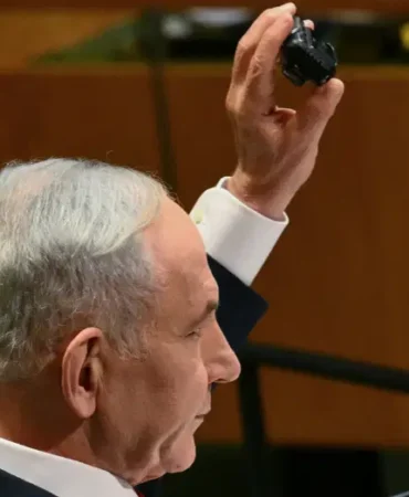 Netanyahu-BM-kursusunde-cagri-cihazini-gosterdi-featured
