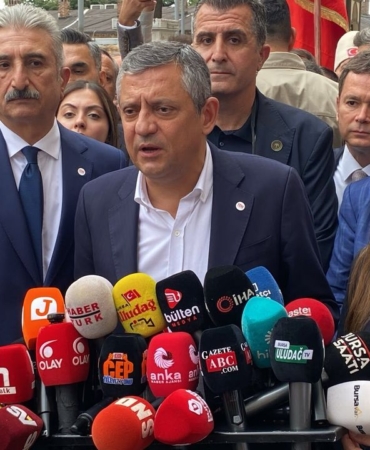 Ozgur-Ozel-Bozbeye-Yeni-Parti-rozetini-ben-takacagim-featured