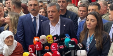 Ozgur-Ozel-Ulu-Camii-cikisinda-aciklama-yapti-featured