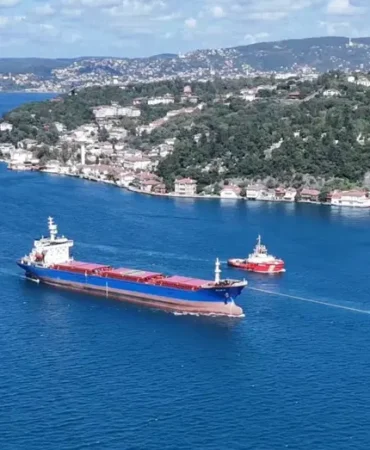 STAR-2nin-Bogaz-gecisiyle-trafik-durdu-featured
