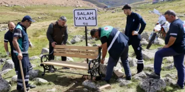 Salahin-oturdugu-tasin-yanina-Trabzon-Belediyesi-bank-koydu-featured