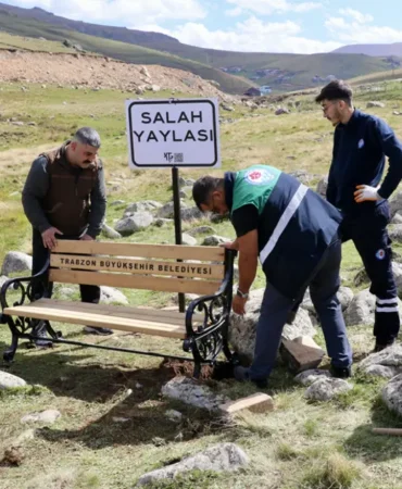 Salahin-oturdugu-tasin-yanina-Trabzon-Belediyesi-bank-koydu-featured