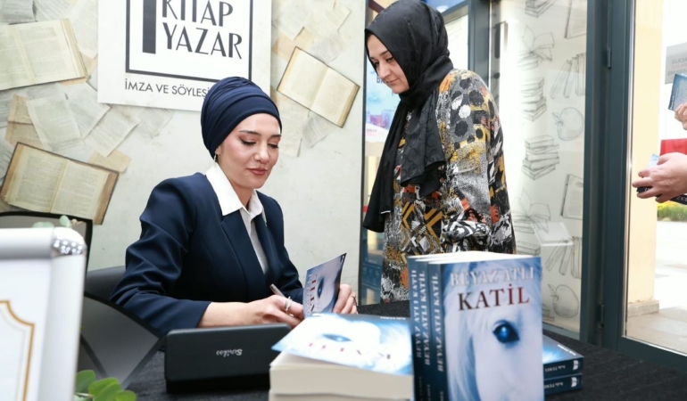 Seda-Temel-ile-Beyaz-Atli-Katil-okurlarla-bulusturdu-featured