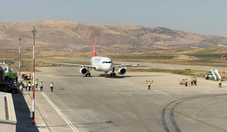 Siirt-Havalimani-yeniden-acildi-Istanbul8217dan-ilk-ucus-TK2656-featured