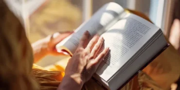 Singapur-15-dakika-kitap-okuyana-para-odulu-verecek-featured