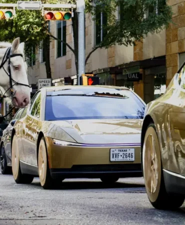 Tesla-Cybercab-surucusuz-taksi-hizmete-sunuldu-featured