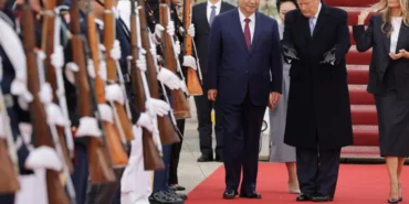 Trump-Si-Cinpingi-64-yil-sonra-ilk-kez-havalimaninda-karsiladi-featured
