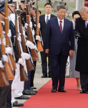 Trump-Si-Cinpingi-64-yil-sonra-ilk-kez-havalimaninda-karsiladi-featured