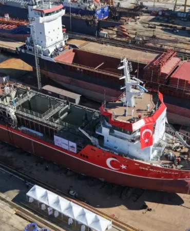 UAB-Mavi-Vatan-ilk-emici-tarama-gemisi-olarak-suya-indi-featured