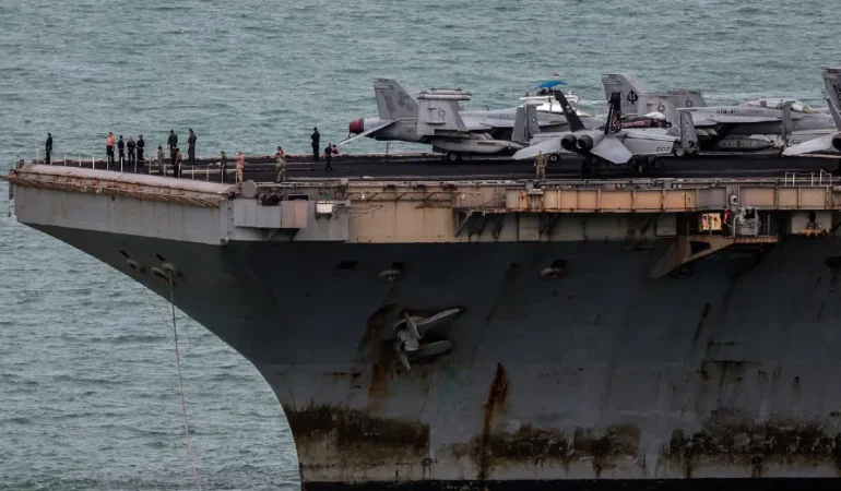 USS-Abraham-Lincoln-Tayland8217da-pasli-haliyle-dikkat-cekti-featured