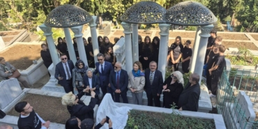 Zeki-Muren-Bursadaki-mezari-basinda-30.-yilinda-anildi-featured
