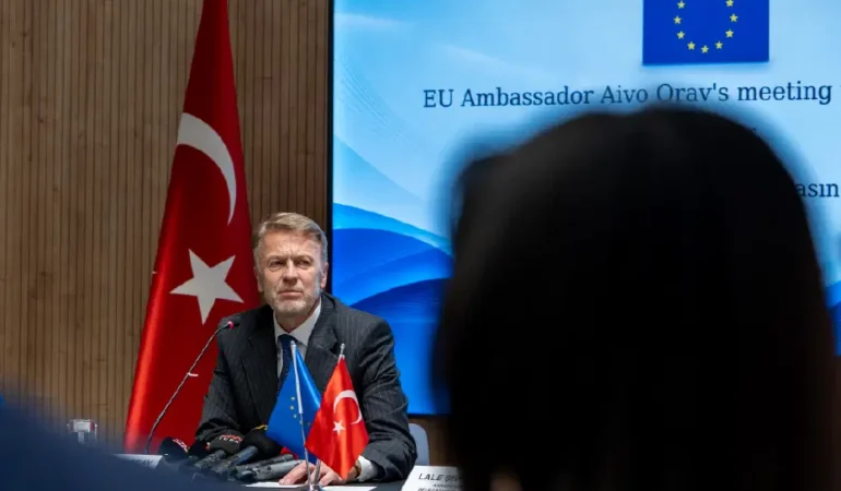 AB: Türkiye vize serbestisi için üst düzey talimat aldı
