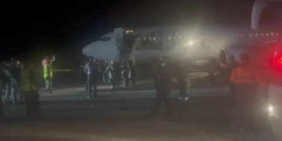 AJet uçağında bomba notu paniği: 143 kişi tahliye edildi