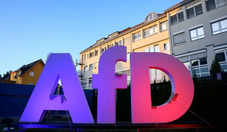 AfD, AB ve eurodan çıkış hedefini geri çekiyor