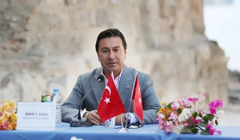 Ahmet Aras CHP’den ayrıldı, görevine bağımsız devam edecek