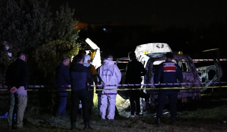 Akhisar’da yanan otomobilde erkek cesedi bulundu