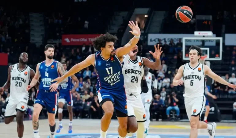 Anadolu Efes, Beşiktaş karşısında EuroLeague derbisini kazandı