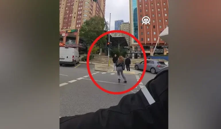 Ataşehir’de kırmızı ışıkta yayaya motosiklet çarptı