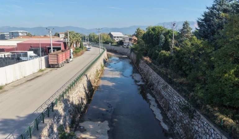 BUSKİ, Bursa’da dört ilçedeki dereleri temizliyor
