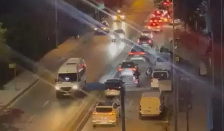 Bayrampaşa’da çalışma sırasında yol çöktü