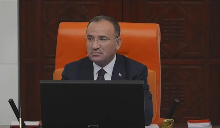 Bekir Bozdağ sağlık gerekçesiyle görevini bıraktı