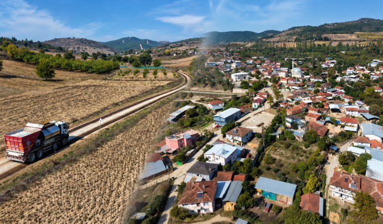 Bursa Büyükşehir, Yenişehir’de 5 kilometre yolu yeniledi