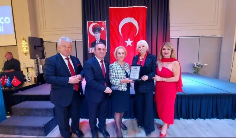 Bursa UNESCO Derneği Cumhuriyet’in 103. yılını ödüllerle kutladı