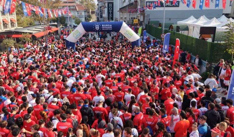 Bursa’da Cumhuriyet Koşusu’na 4 bin kişi katıldı