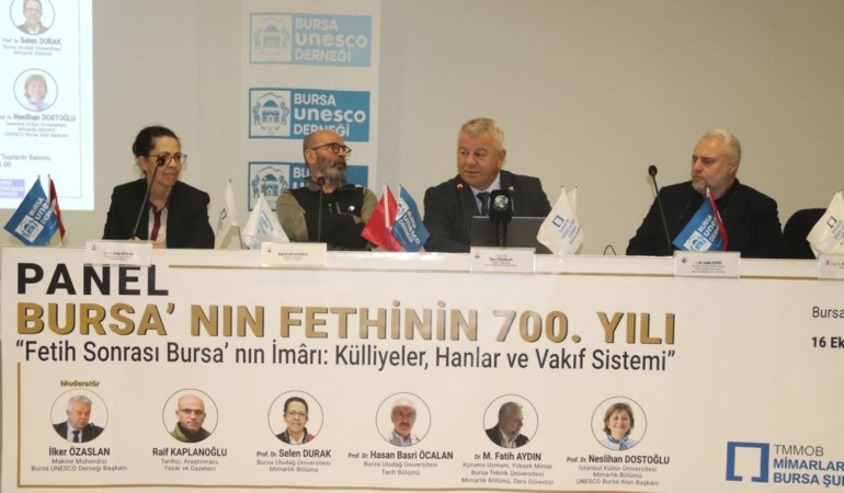 Bursa’nın 700 yıllık gelişimi külliyeler ve vakıflarla ele alındı