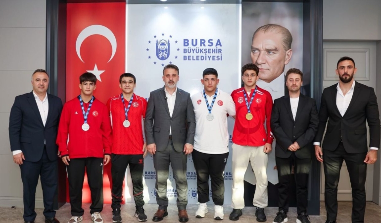 Bursa’nın genç güreşçileri Balkan Şampiyonası’nda gururlandırdı