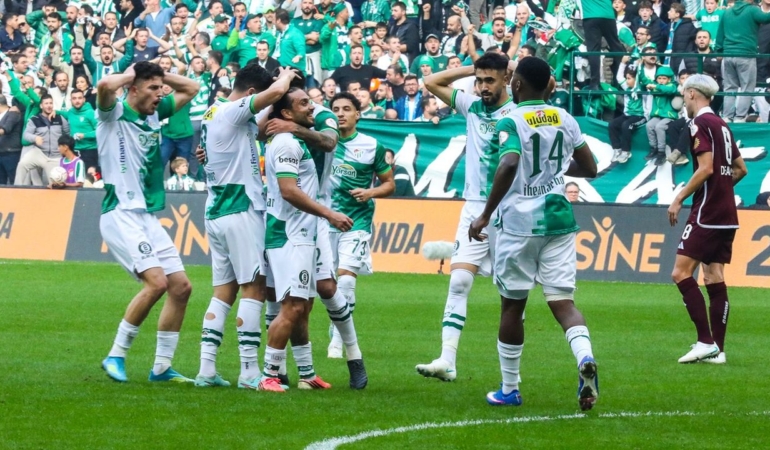 Bursaspor, Bandırmaspor karşısında ilk yarıyı 3-0 önde kapattı