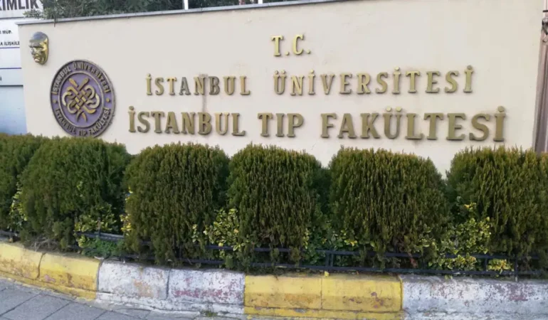 Çapa’da kadınlar tuvaletindeki gizli kamera şüphelisi tutuklandı