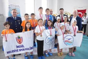 CUMHURİYET KUPASI YÜZME YARIŞLARI YENİŞEHİR'DE DÜZENLENDİ