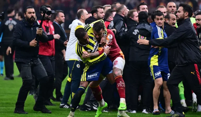 Derbi kavgasında Abdülkerim ve Brown için kritik ceza ihtimali