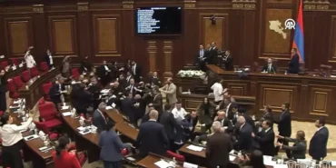 Ermenistan-Meclisinde-iktidar-ve-muhalefet-vekilleri-kavga-etti-featured