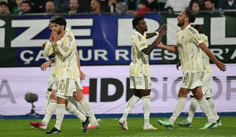 Fenerbahçe, Rizespor’u deplasmanda 3-0 mağlup etti