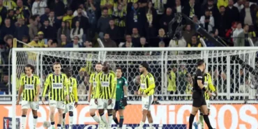 Fenerbahce-tribunlerinden-Goztepe-macinda-istifa-cagrisi-featured