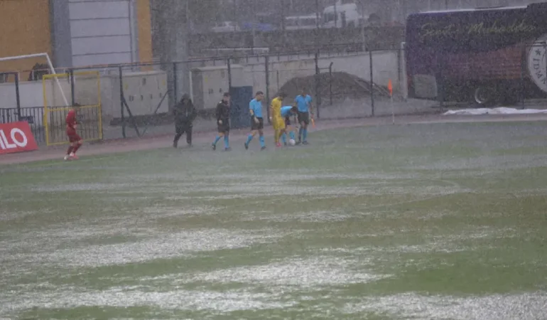 Fethiyespor-Eyüpspor karşılaşması sağanak nedeniyle ertelendi