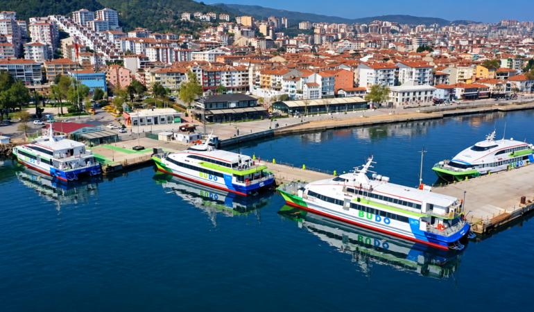 Firtina-Bursa-Istanbul-deniz-seferlerini-durdurdu-featured
