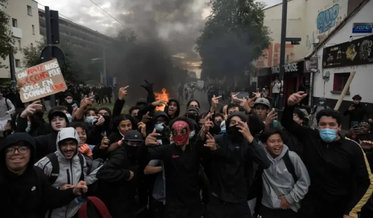 Fransa’da lise protestolarında bilanço ağırlaşıyor