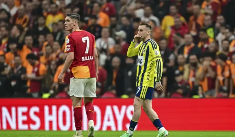 Galatasaray-Fenerbahçe maçında dört futbolcu kart gördü